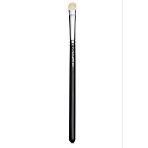 MAC 239 SYNTHETIC EYE SHADER BRUSH. NEW.